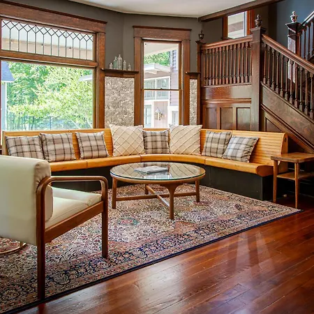 Forest Inn Of Saugatuck-2
